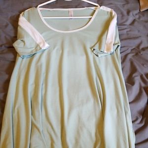 Lularoe size small perfect tee